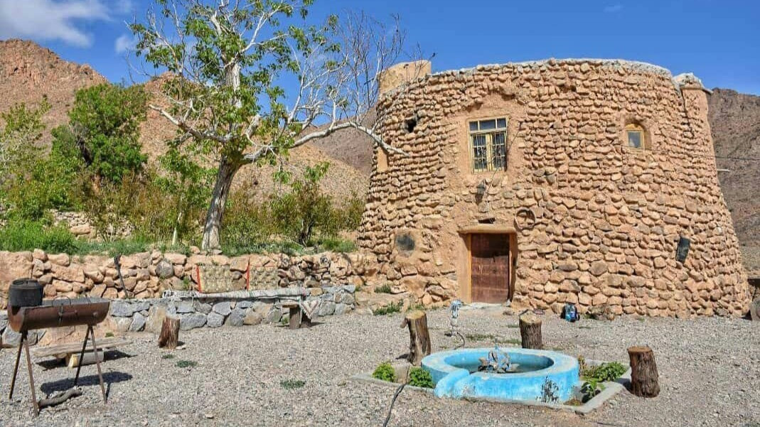 اقامتگاه بومگردی "بید سوخته" اتاق محوطه